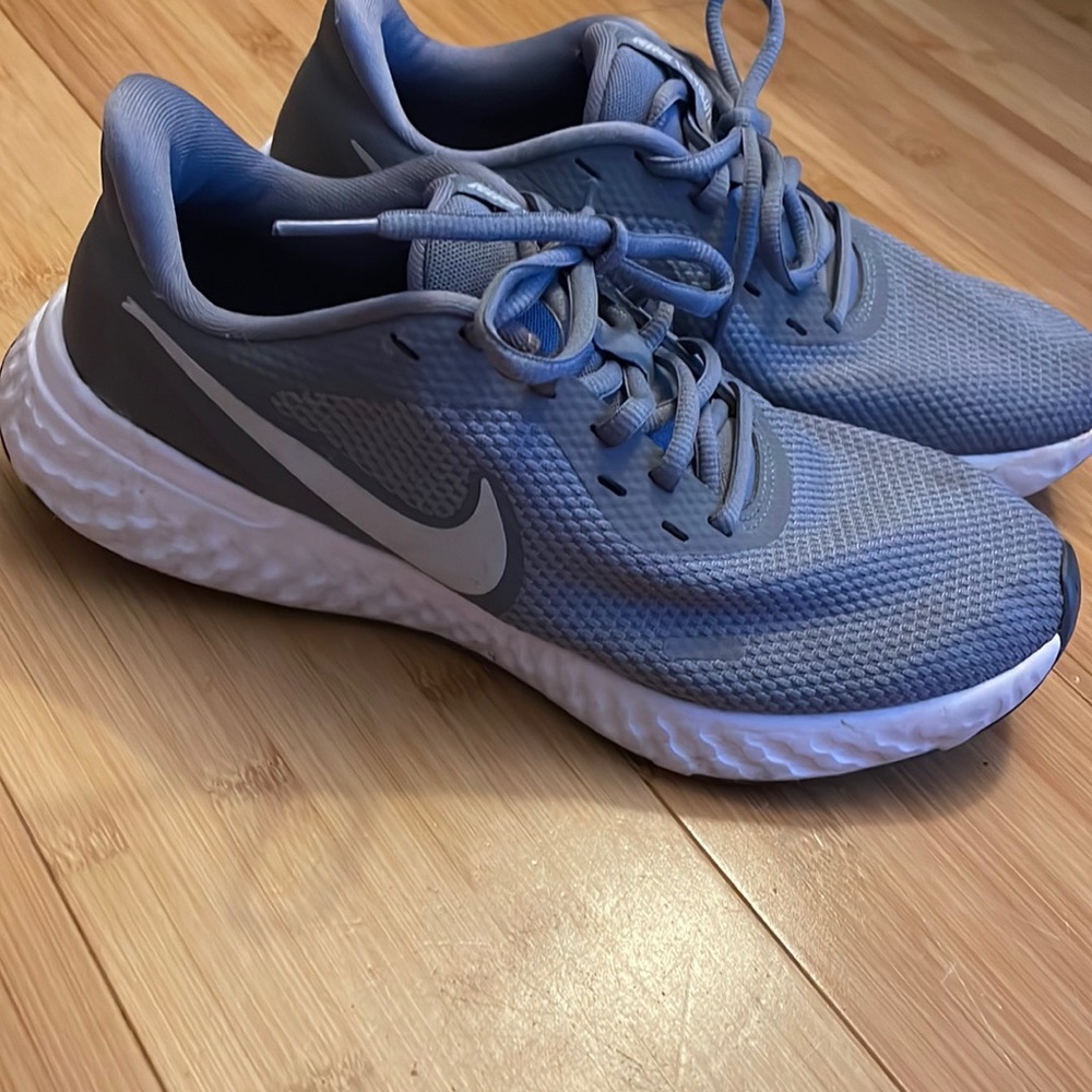 Womens Size 8 Nike